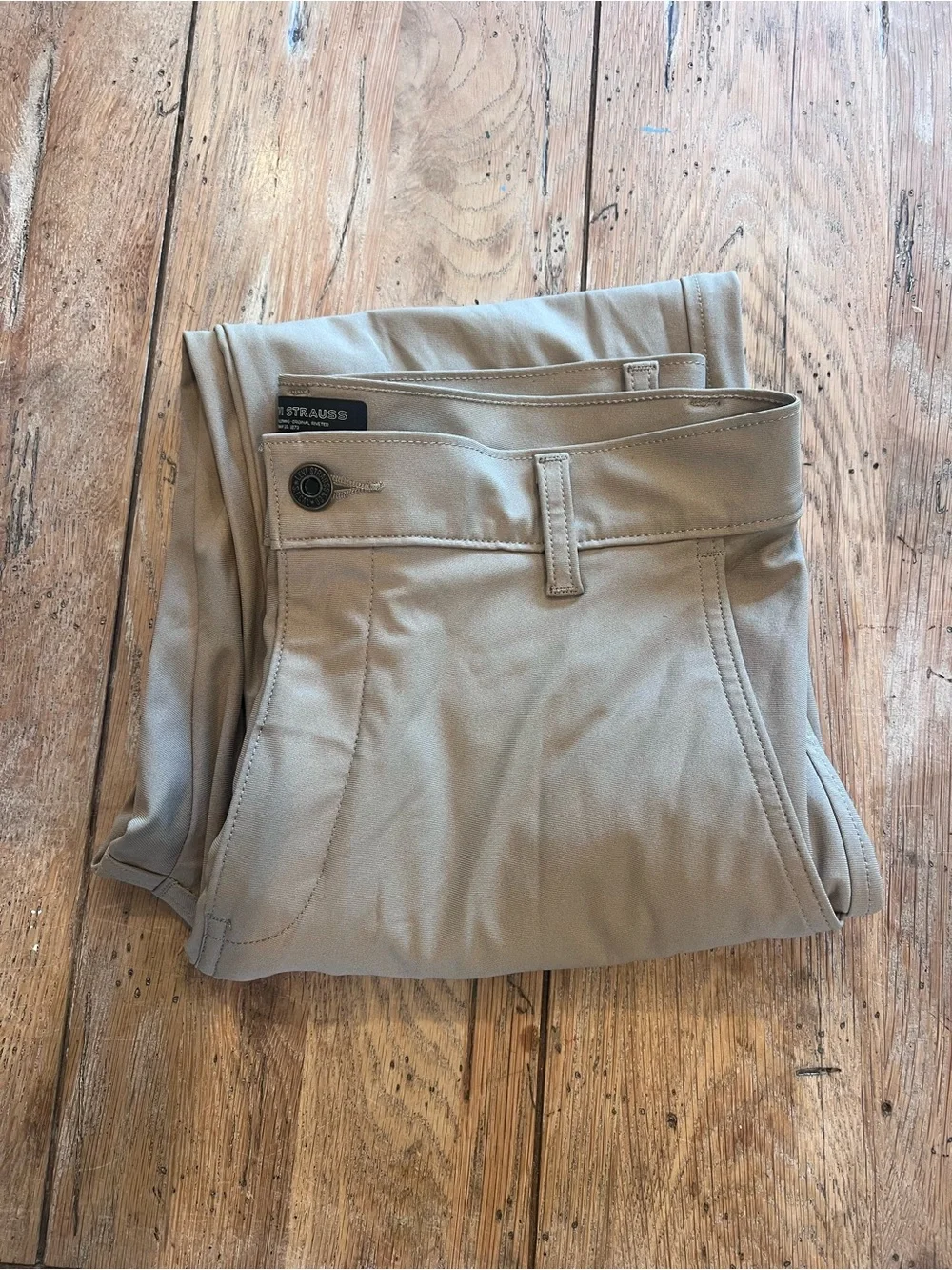 Levis slim straight